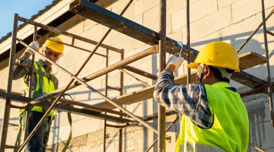 Professional gutter cleaning in Shipshewana, IN